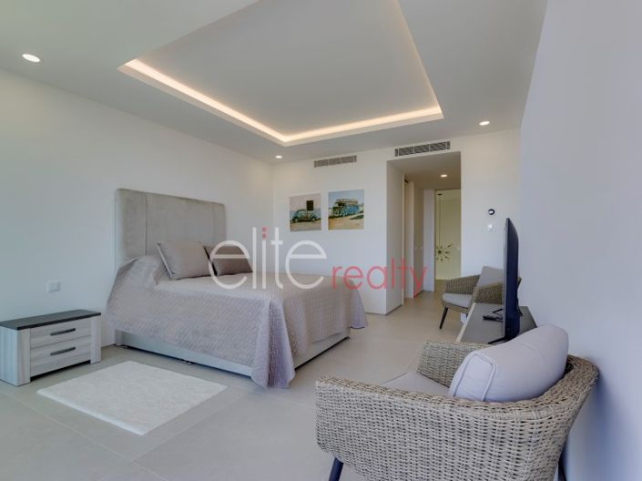 Image No.25-4 Bed House for sale