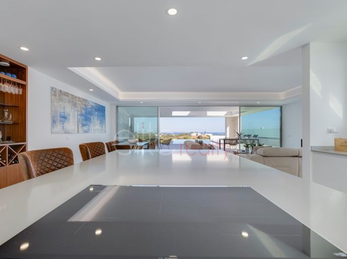 Image No.8-4 Bed House for sale