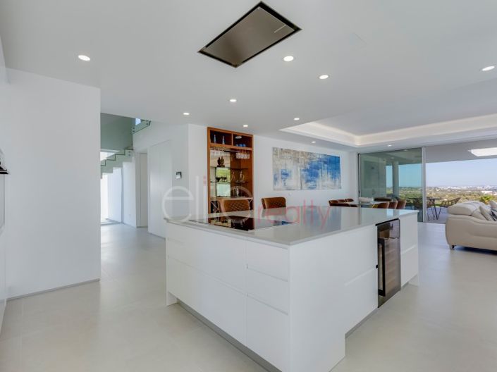 Image No.9-4 Bed House for sale