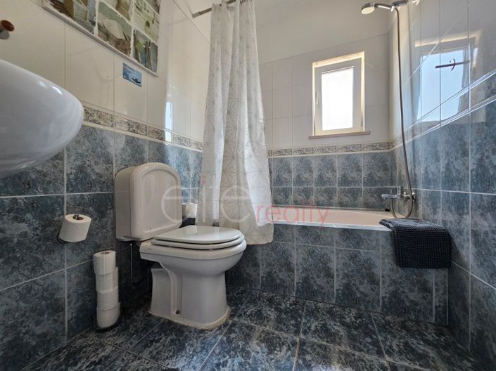 Image No.33-7 Bed House for sale