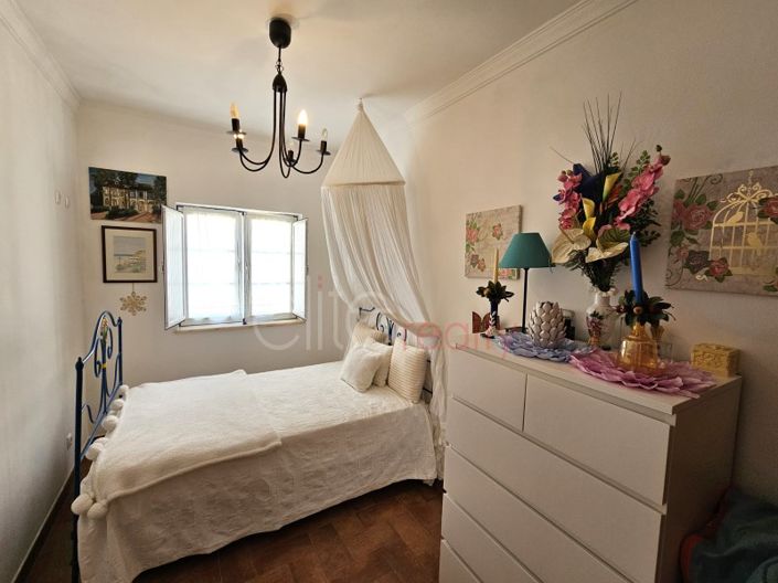 Image No.25-4 Bed House for sale