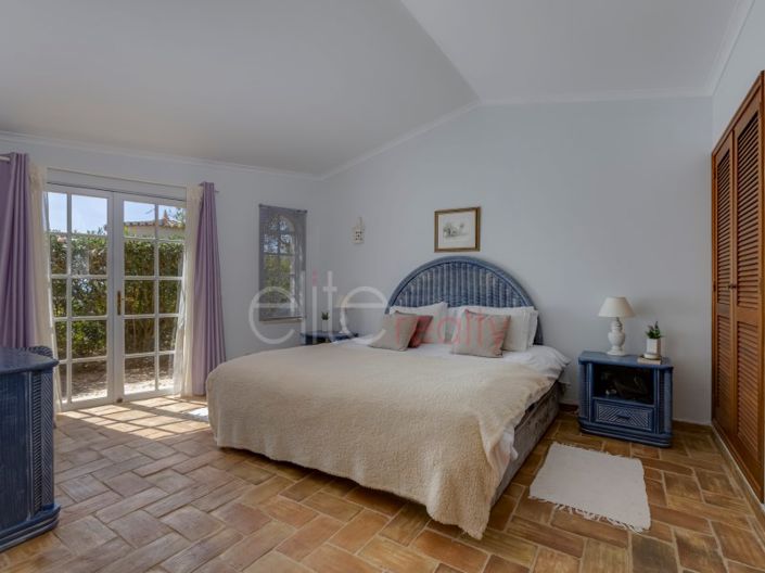 Image No.12-3 Bed House for sale