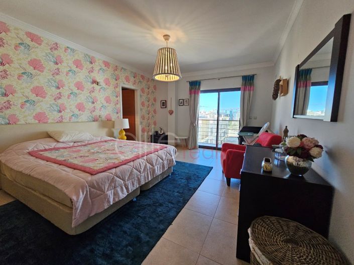 Image No.22-4 Bed Apartment for sale