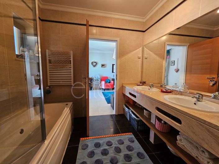 Image No.24-4 Bed Apartment for sale