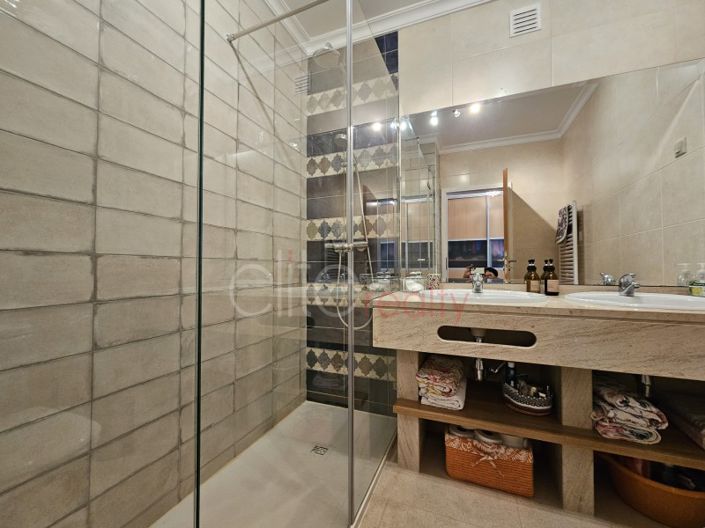 Image No.27-4 Bed Apartment for sale