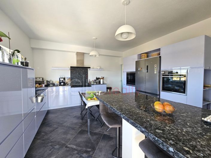 Image No.10-4 Bed House for sale