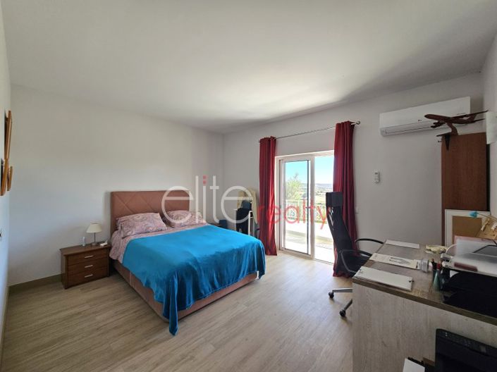 Image No.16-4 Bed House for sale