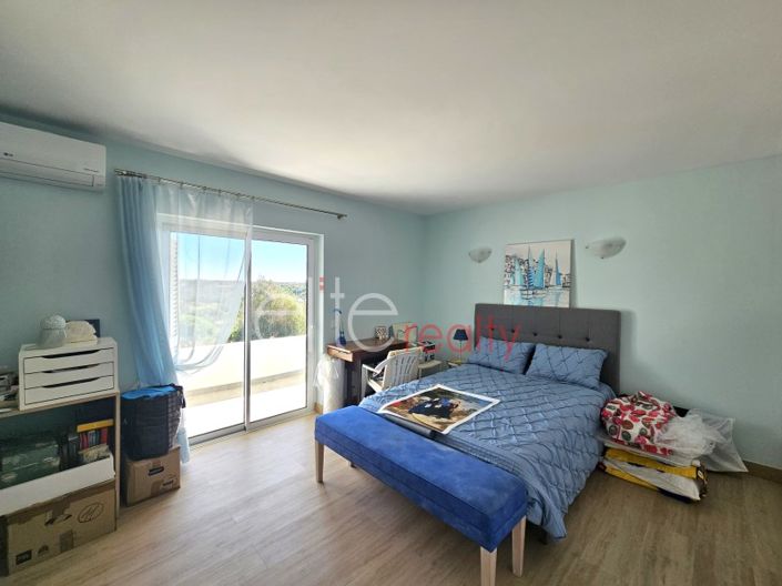 Image No.18-4 Bed House for sale