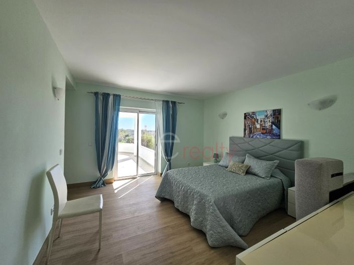 Image No.21-4 Bed House for sale