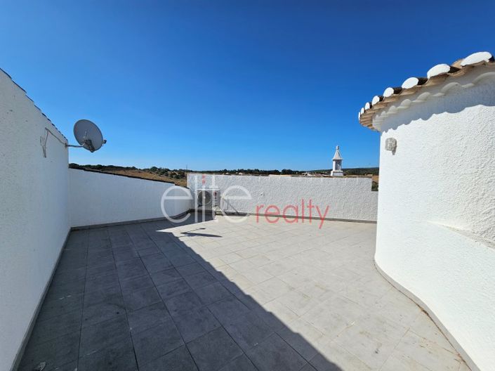 Image No.22-4 Bed House for sale