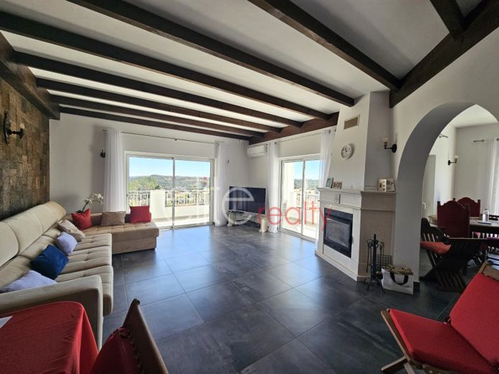 Image No.6-4 Bed House for sale