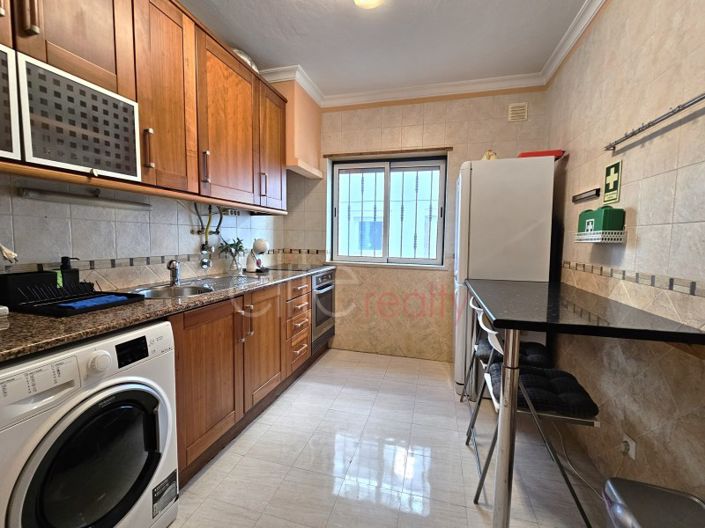 Image No.6-2 Bed House for sale