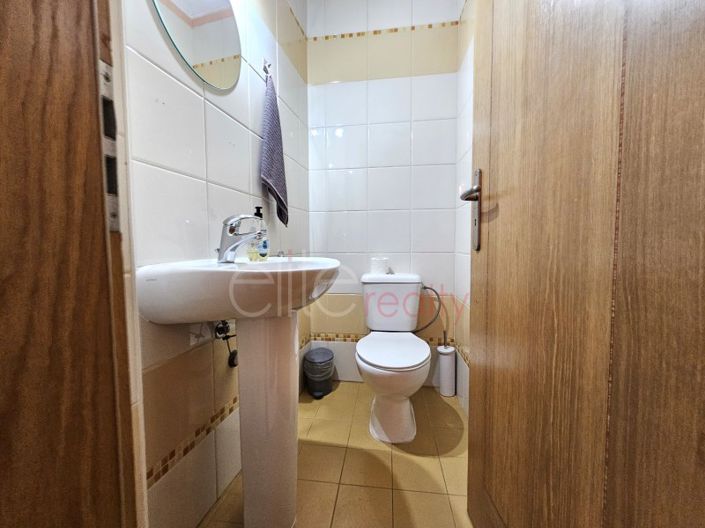 Image No.8-2 Bed House for sale