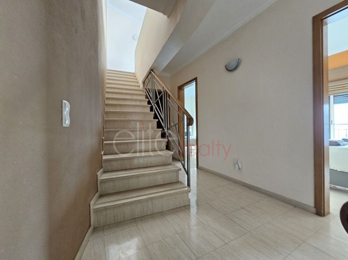 Image No.9-2 Bed House for sale