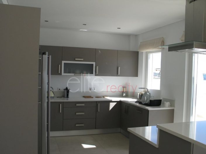 Image No.8-3 Bed House for sale