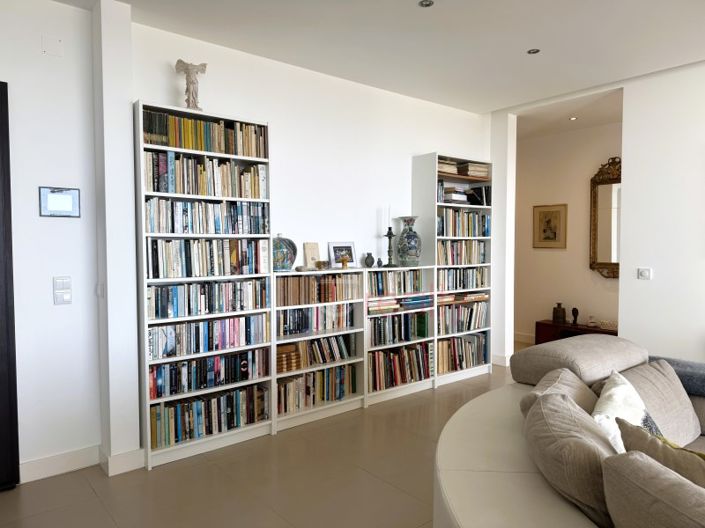 Image No.11-3 Bed Apartment for sale