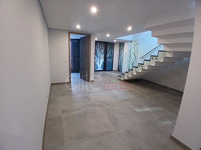 Image No.16-4 Bed House for sale