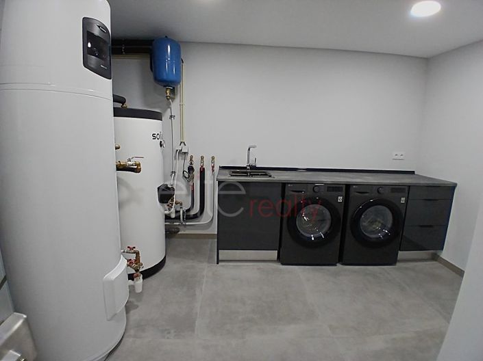 Image No.18-4 Bed House for sale