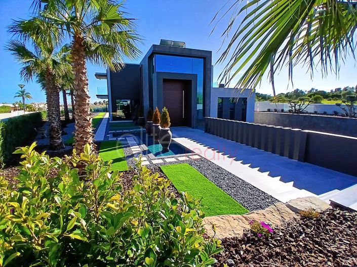 Image No.2-4 Bed House for sale