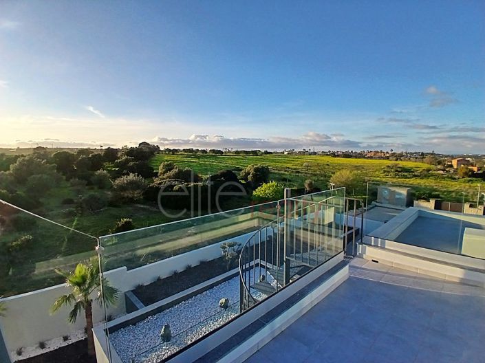 Image No.26-4 Bed House for sale