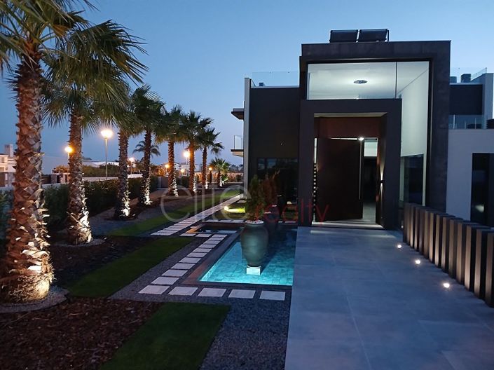 Image No.28-4 Bed House for sale