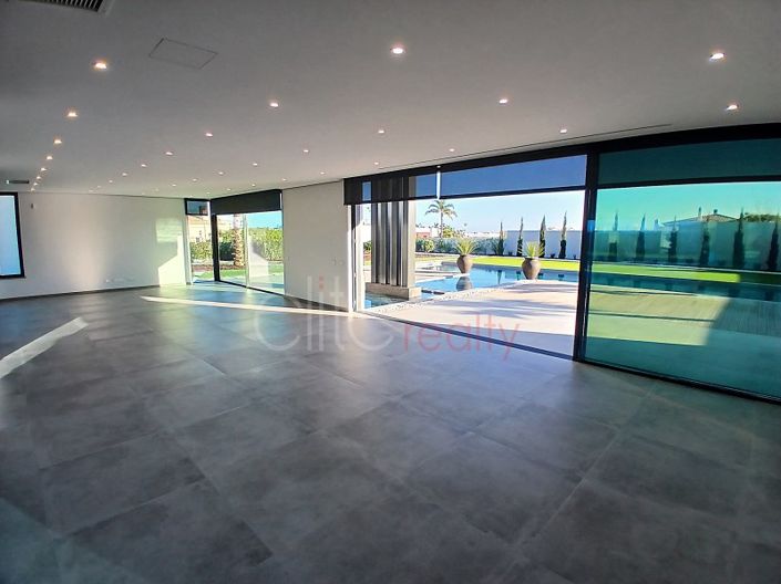 Image No.4-4 Bed House for sale