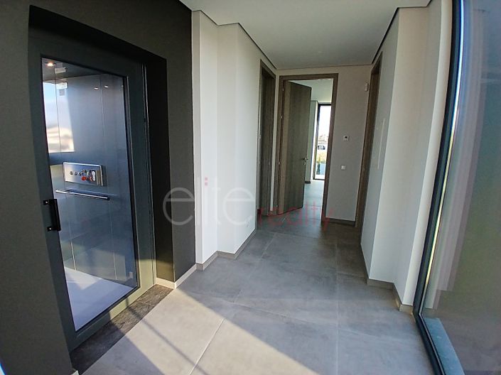 Image No.9-4 Bed House for sale