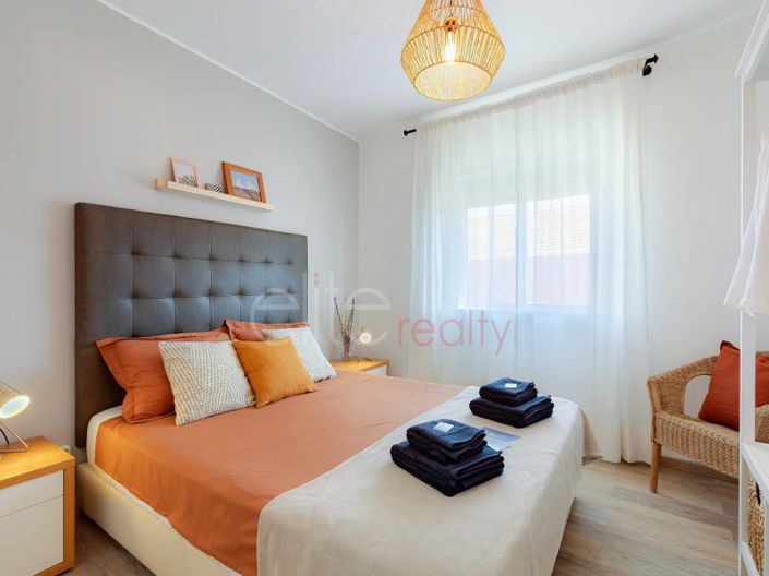 Image No.17-8 Bed Commercial for sale