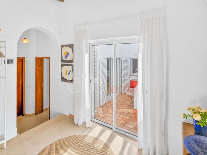 Image No.24-4 Bed House for sale