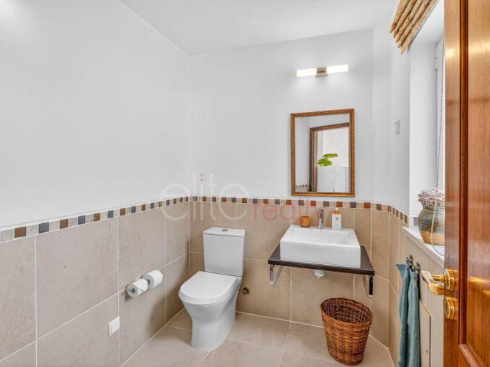 Image No.25-4 Bed House for sale