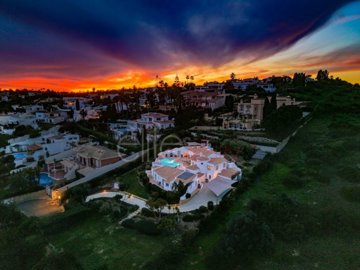 id0af3c201-0000-0500-0000-000018a6c34d