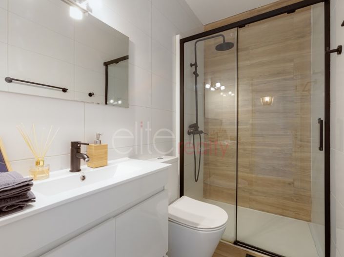 Image No.14-8 Bed House for sale