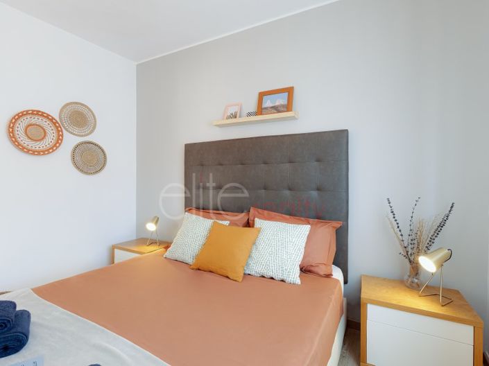 Image No.18-8 Bed House for sale