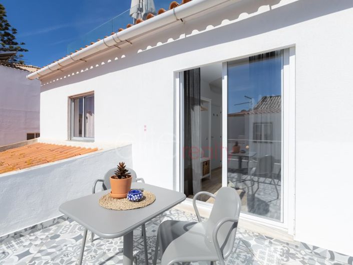 Image No.25-8 Bed House for sale