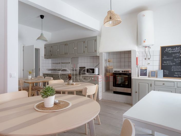 Image No.4-8 Bed House for sale