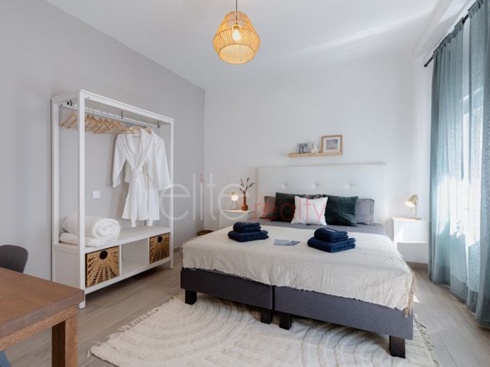 Image No.8-8 Bed House for sale