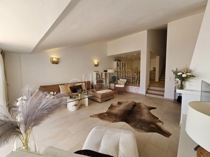 Image No.8-2 Bed House for sale