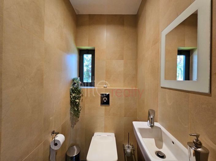 Image No.13-2 Bed House for sale