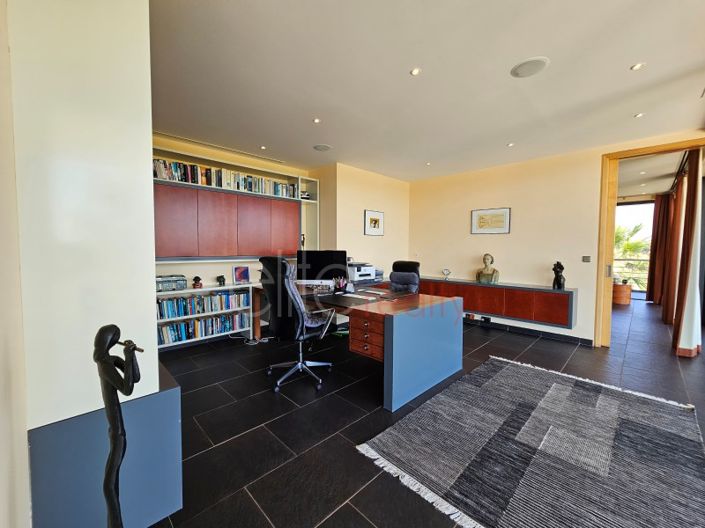 Image No.18-2 Bed House for sale