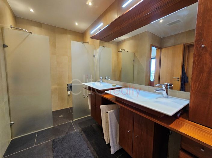Image No.21-2 Bed House for sale