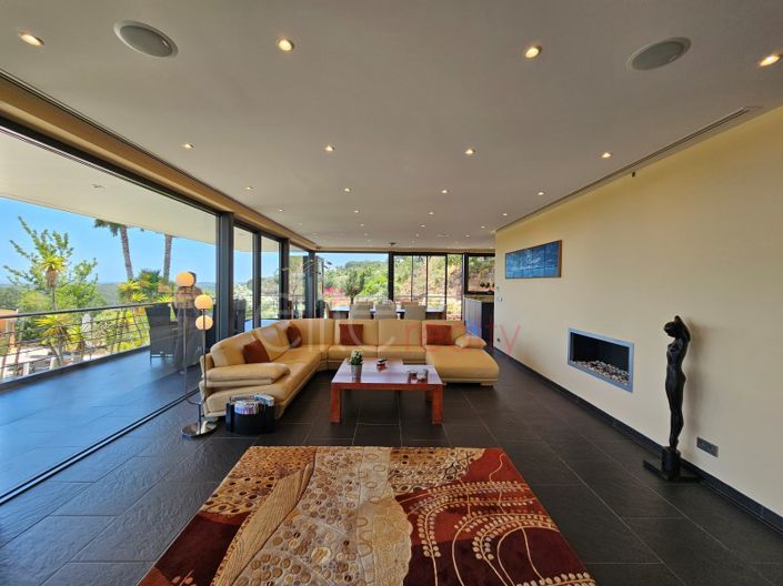 Image No.8-2 Bed House for sale