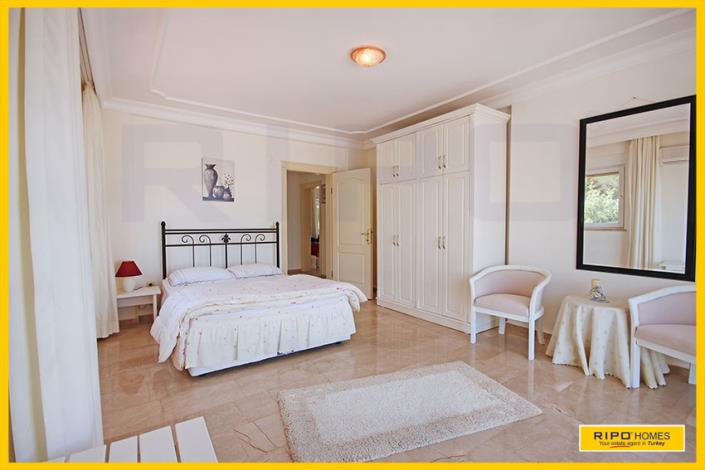 Image No.8-7 Bed Villa / Detached for sale