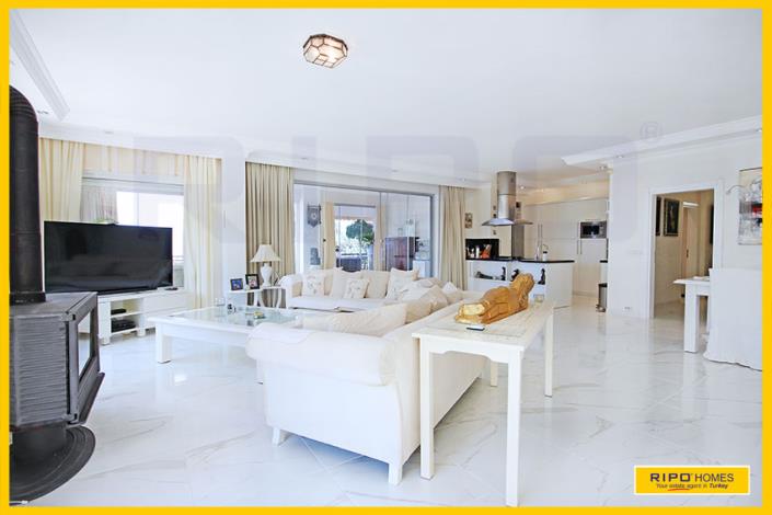 Image No.23-7 Bed Villa / Detached for sale