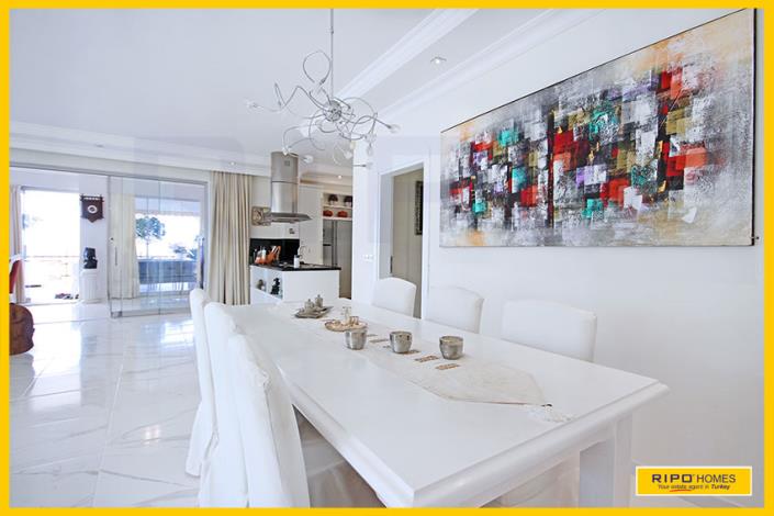 Image No.25-7 Bed Villa / Detached for sale