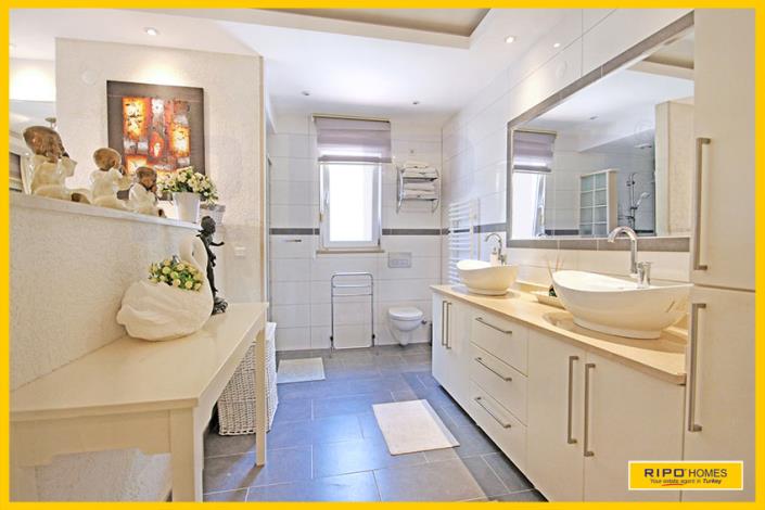 Image No.30-7 Bed Villa / Detached for sale