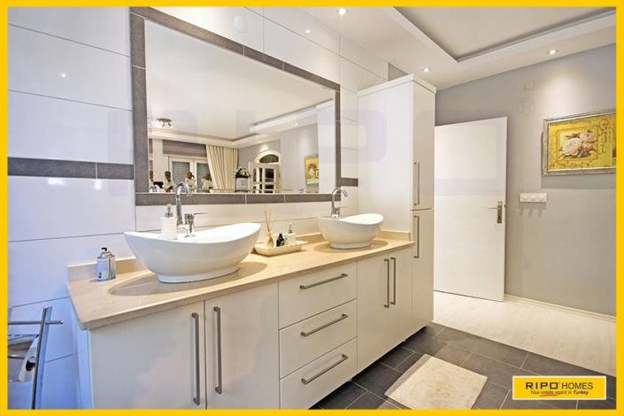 Image No.31-7 Bed Villa / Detached for sale