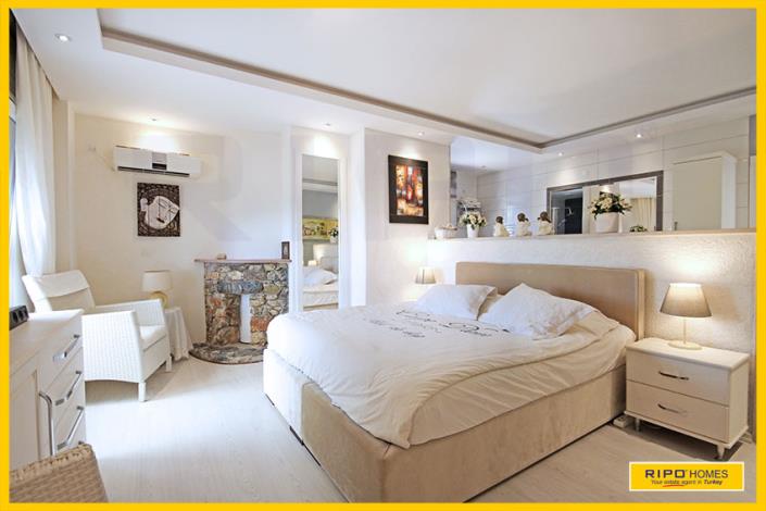 Image No.33-7 Bed Villa / Detached for sale