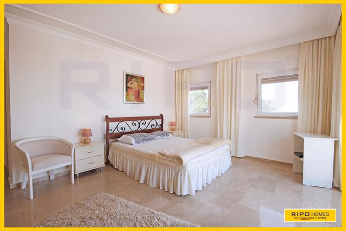 Image No.38-7 Bed Villa / Detached for sale