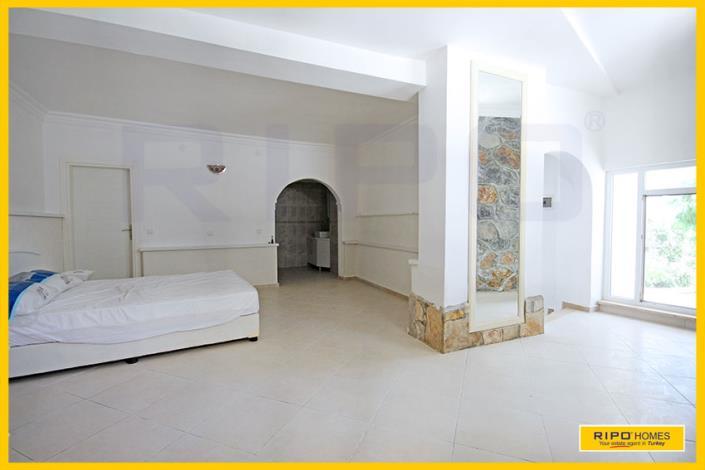 Image No.56-7 Bed Villa / Detached for sale