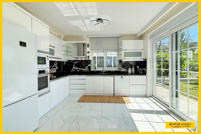 Image No.12-3 Bed Villa / Detached for sale